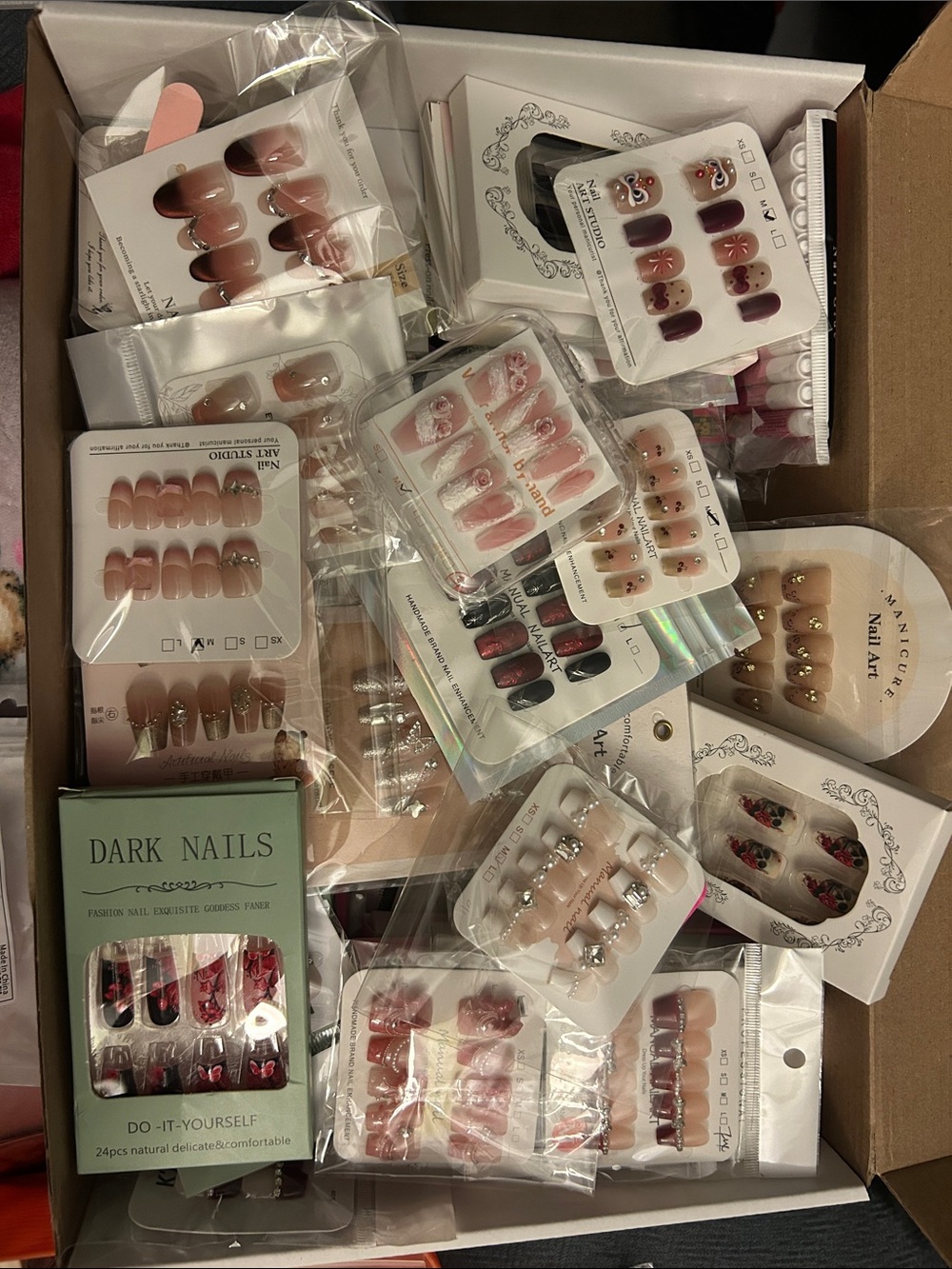 51 Press-On Nail Set - Neutral, Pink, Burgundy, Red Accents